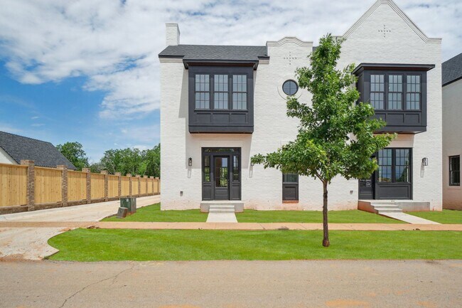 Foto del edificio - Classic Cape Cod Meets Modern Glam: Your D...