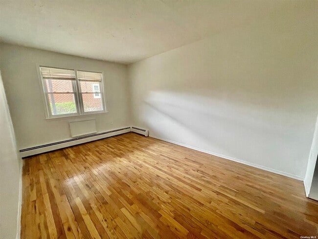 Foto del edificio - 124-15 25th Rd