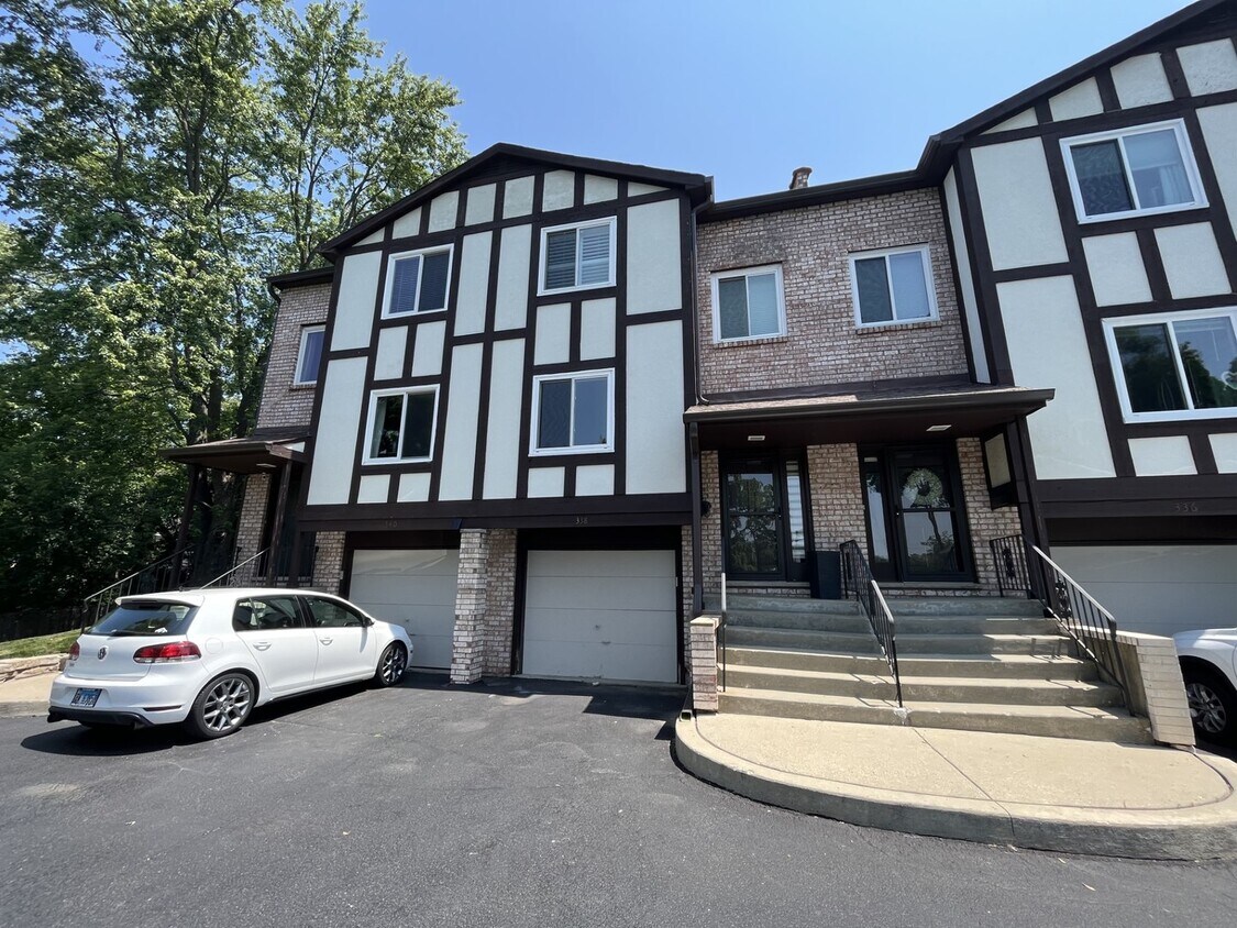 338 Ashland Ave, Highwood, IL 60040 Townhome Rentals in Highwood IL