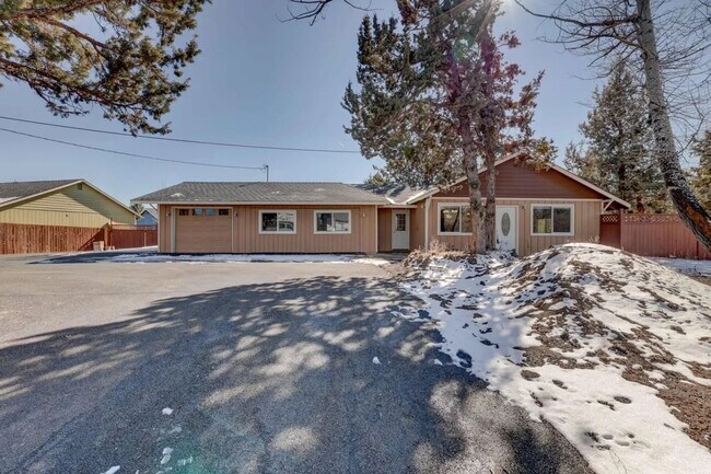 Foto del edificio - 1/2 acre in the with RV Hook ups