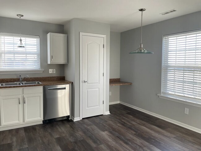 Building Photo - 2133 Welsh Dr