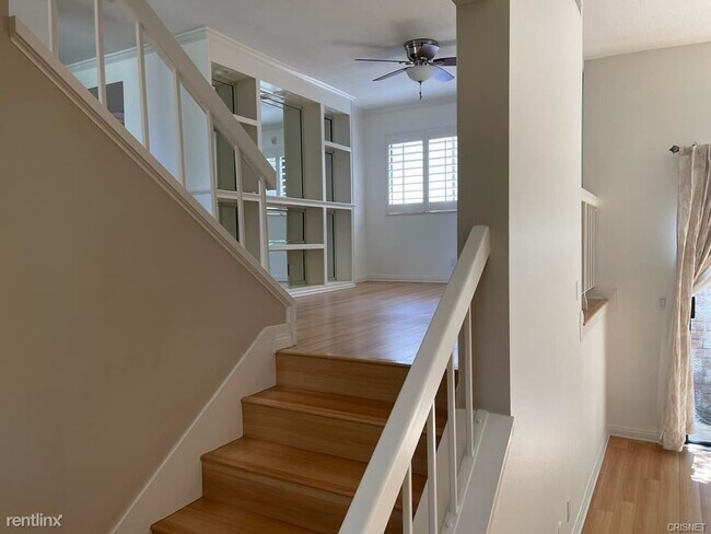 Building Photo - 3 br, 3 bath Condo - 21821 Burbank Blvd Un...