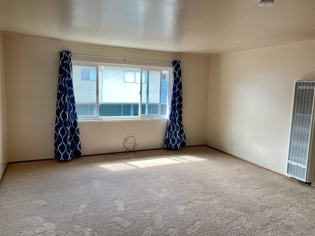 Family room - 1870 Valota Rd