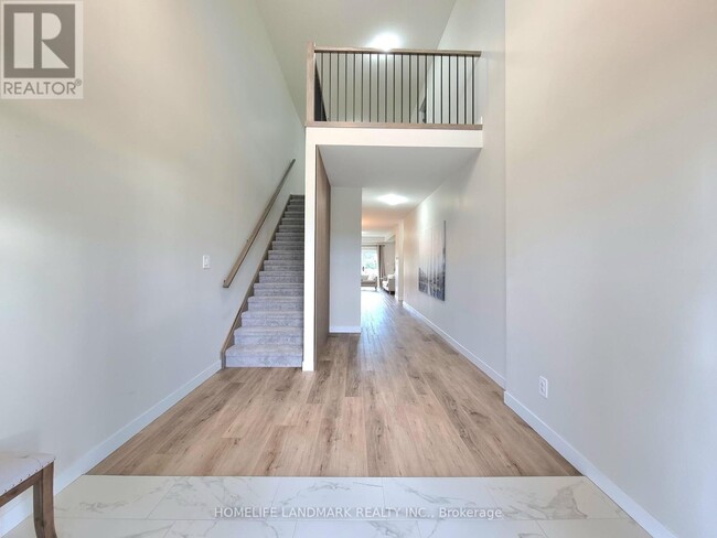 Building Photo - 6953 Royal Magnolia Ave