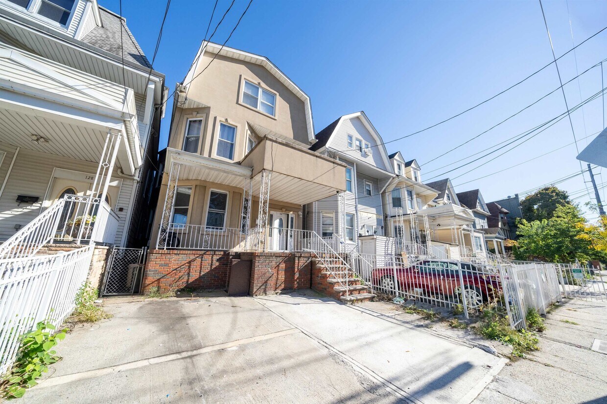 Foto principal - 126 Arlington Ave