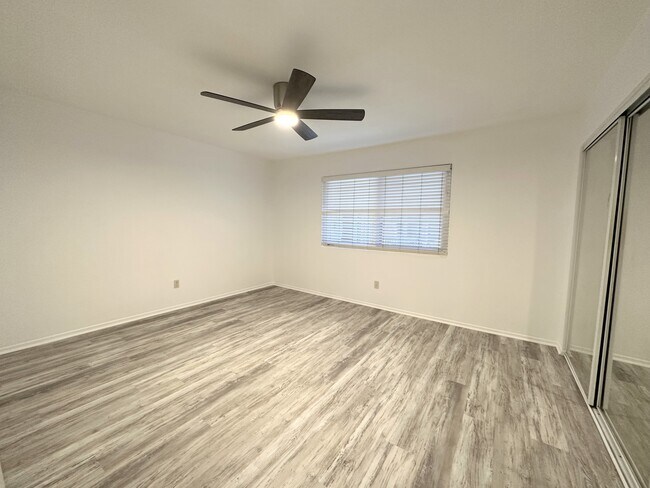 Building Photo - 4121 E Mendez St