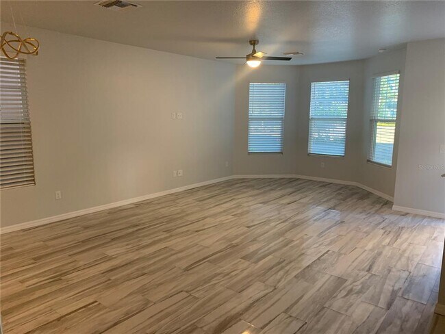 Building Photo - 537 Sunbranch Ln