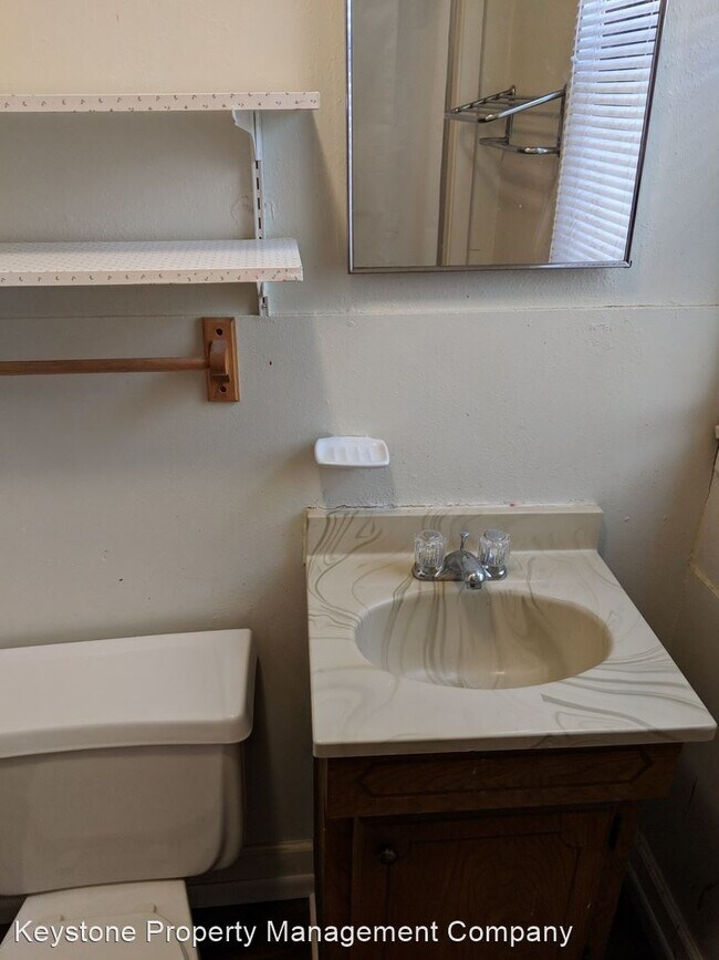 Building Photo - 1 br, 1 bath House - 1225 E. Davenport Str...
