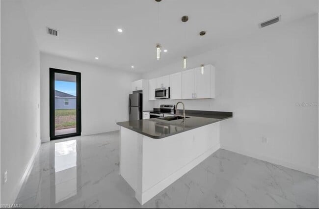 Foto del edificio - 4646 Leonard Blvd S