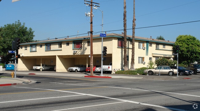6205 Fulton Ave - Fulton Gardens Apartments