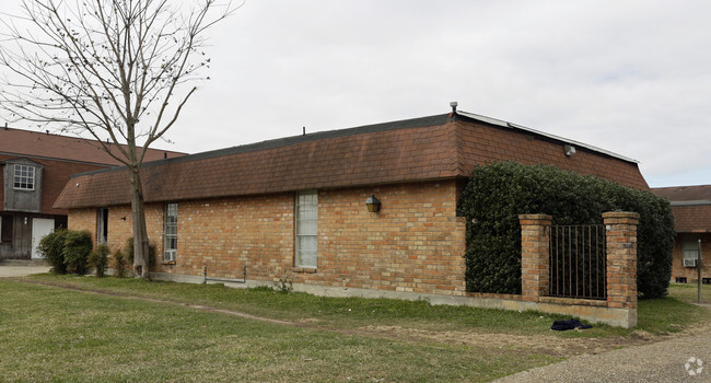Building Photo - Kuebel Village Apartments