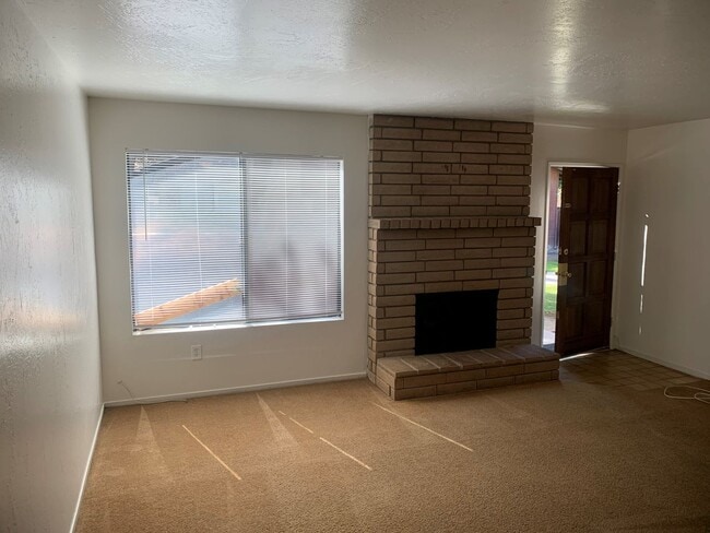 Foto del edificio - 7704 N Laurelglen Blvd