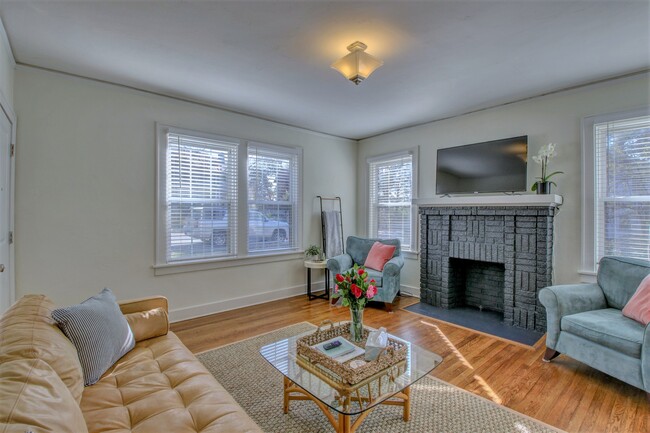 Building Photo - 1117 Kavanaugh Blvd