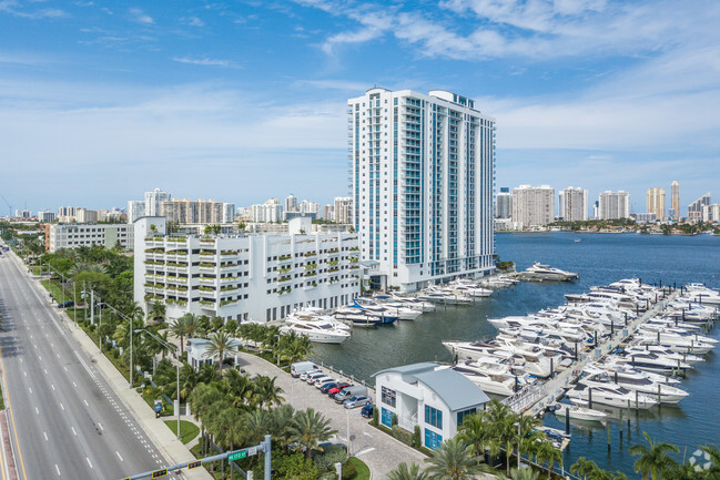 Primary Photo - Marina Palms Yacht Club and Residences Sou...