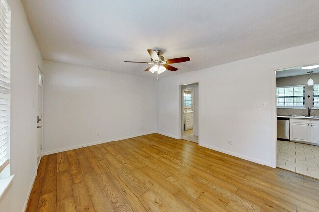 Foto del edificio - 2304 Staunton Dr