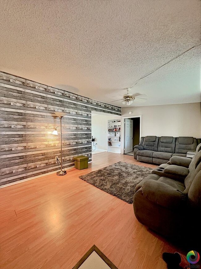 Building Photo - 4047 Las Vegas Dr