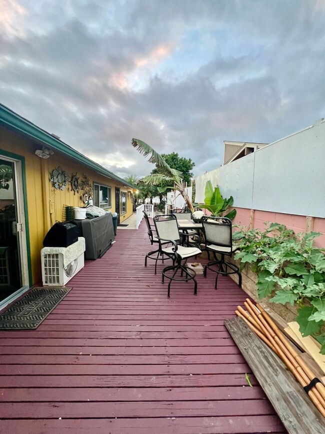 Building Photo - Beautiful Home-4/2/2 & Fenced Yard