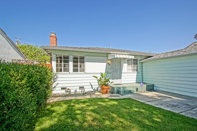 Foto del edificio - 10827 Woodbine St