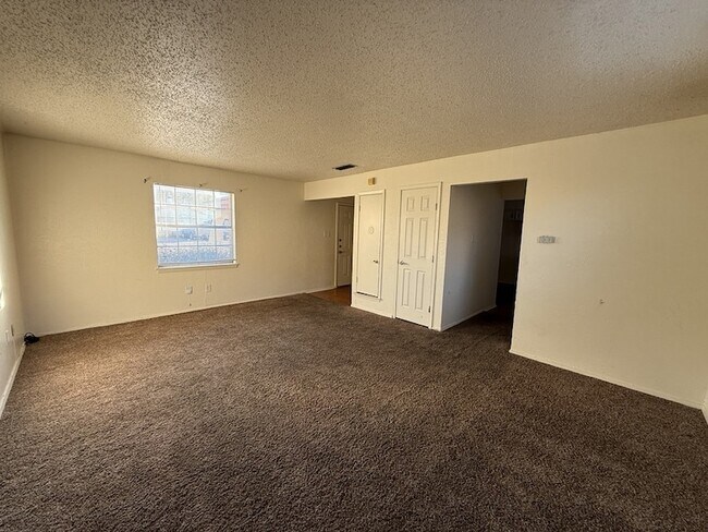 Foto del edificio - 1021 Pleasant Valley Ln