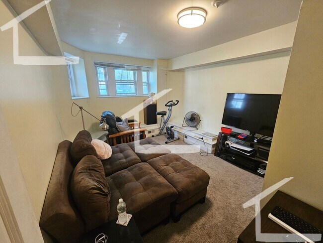 Foto del edificio - 2bed basement unit rent $2400