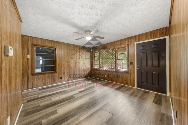 Building Photo - 2112 Lamore St