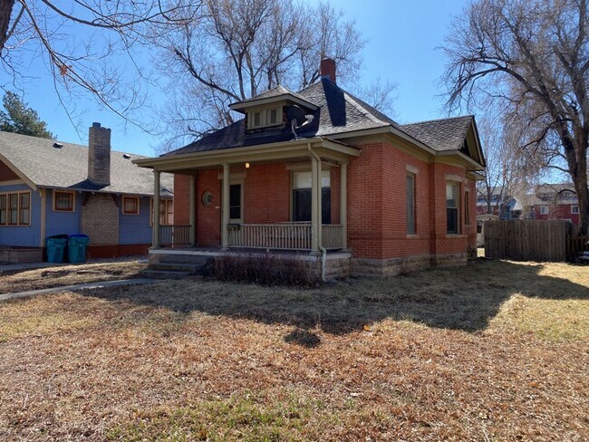 Foto del edificio - STUDENTS WELCOME! Charming Ranch Home w/ B...