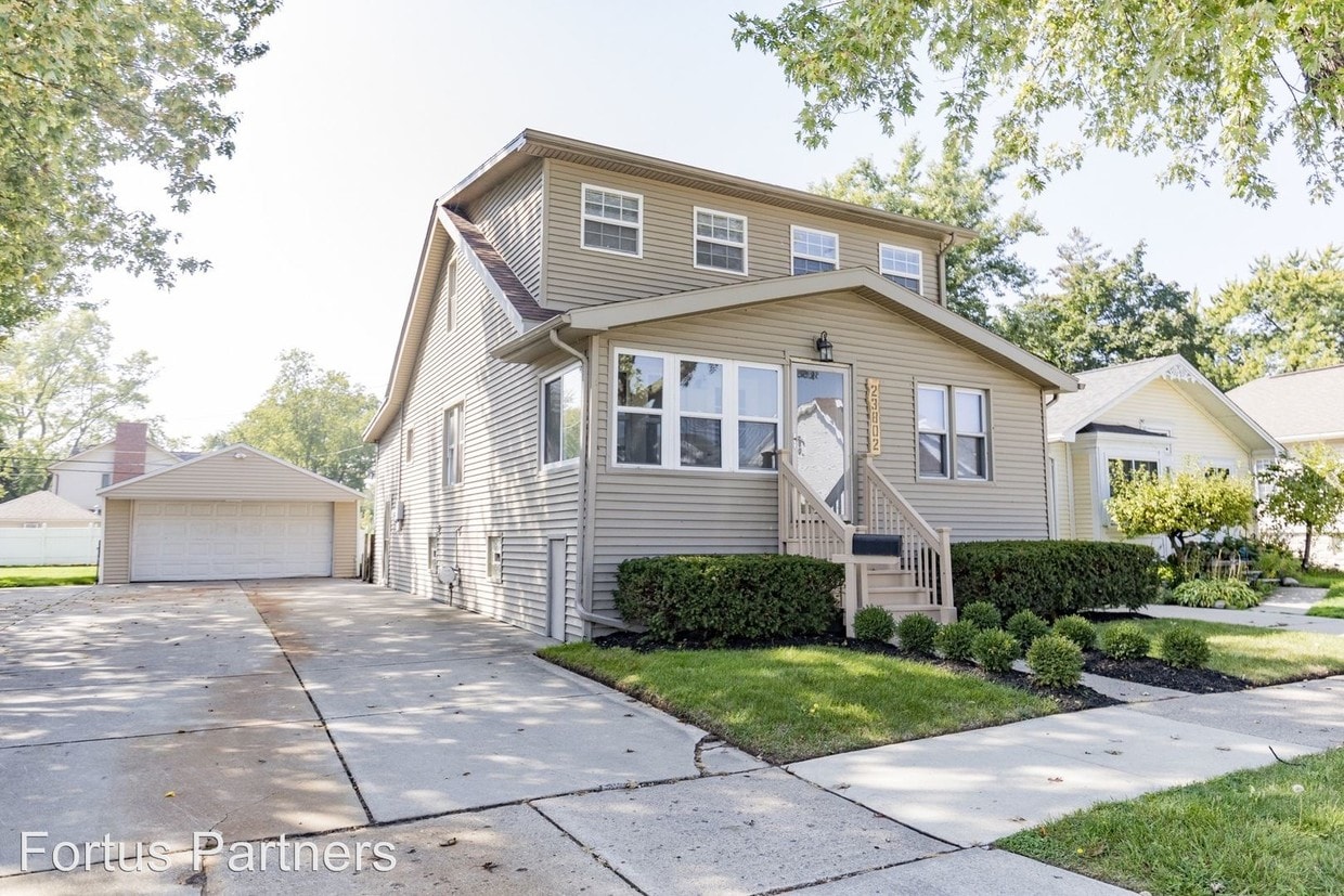 23802 Elmira St, Saint Clair Shores, MI 48082 House for Rent in Saint Clair Shores, MI
