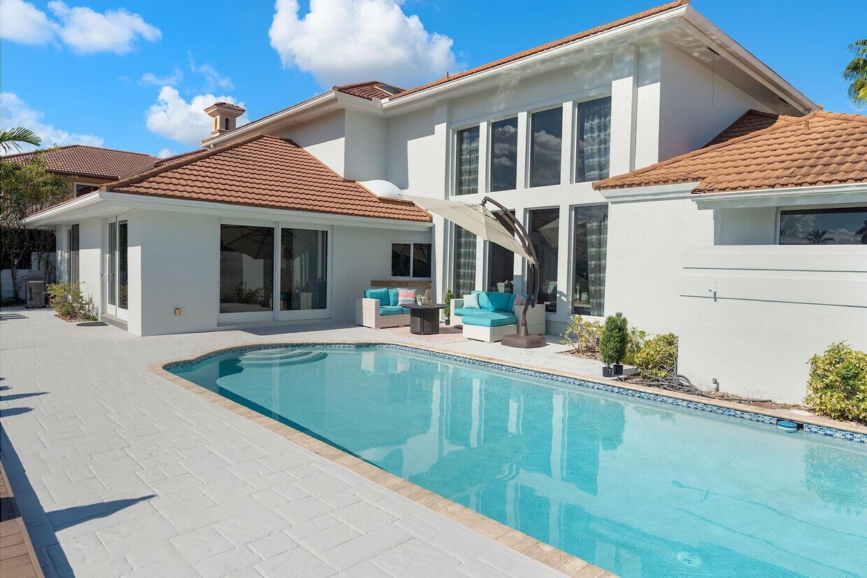 Foto principal - 3050 NE 43rd St