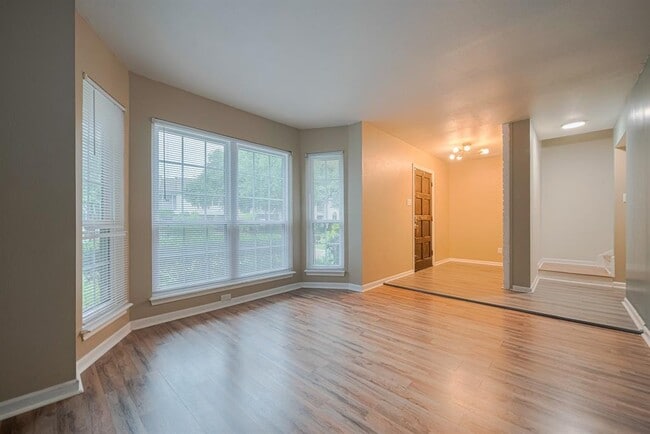 Building Photo - 836 Wax Myrtle Ln
