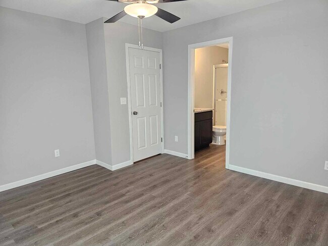 Foto del edificio - 5546 N Gray Dr