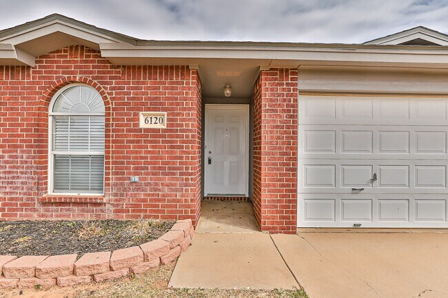 Foto del edificio - Beautiful House with Extra Room!