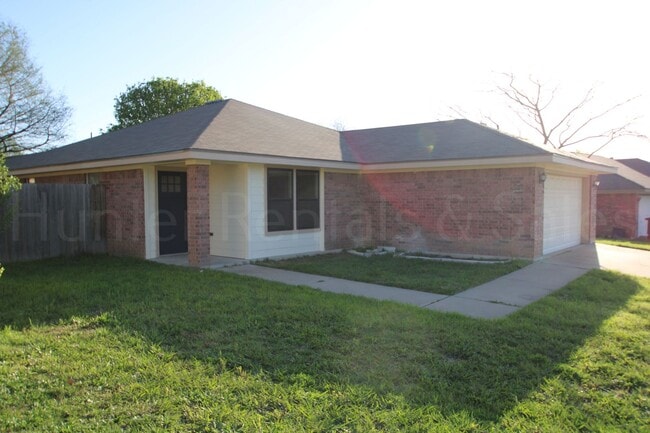 Building Photo - Amazing Four-Bedroom!
