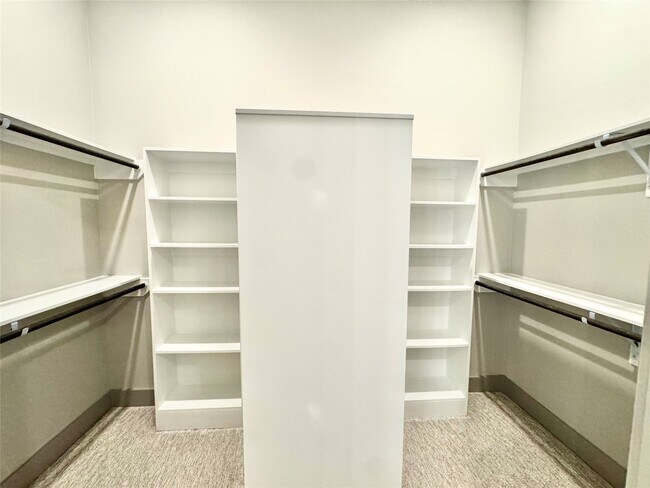 Foto del edificio - 401 W 25th St