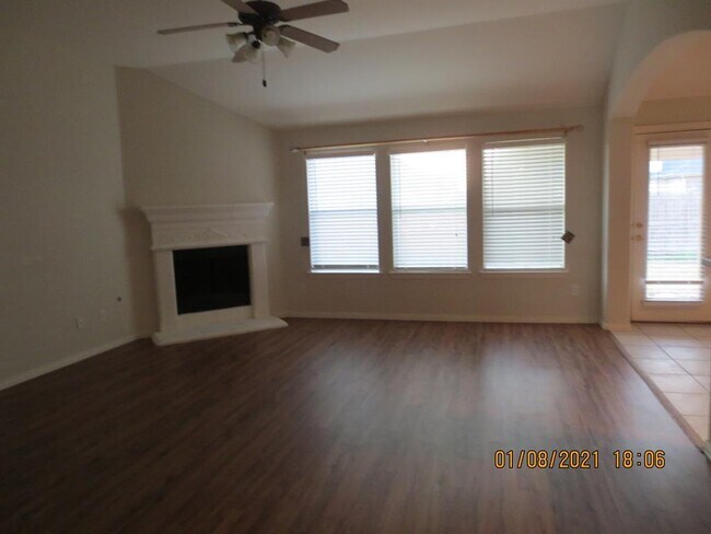 Building Photo - 6608 Whisper Crest Dr