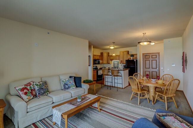 1 BD Grant Living Area - Iron Gate
