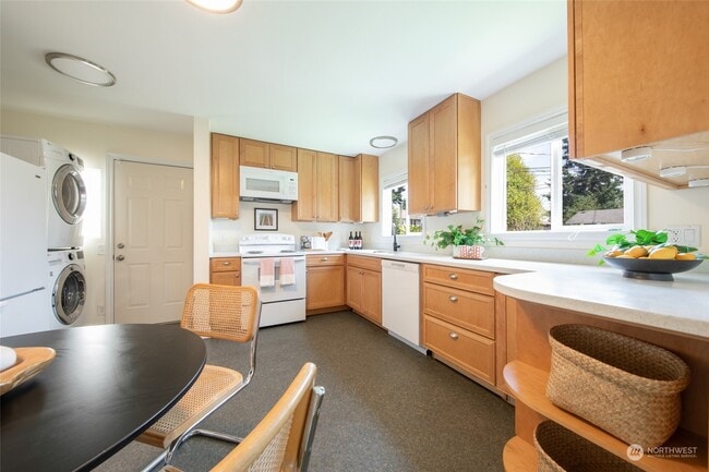 Building Photo - 10247 39th Ave SW