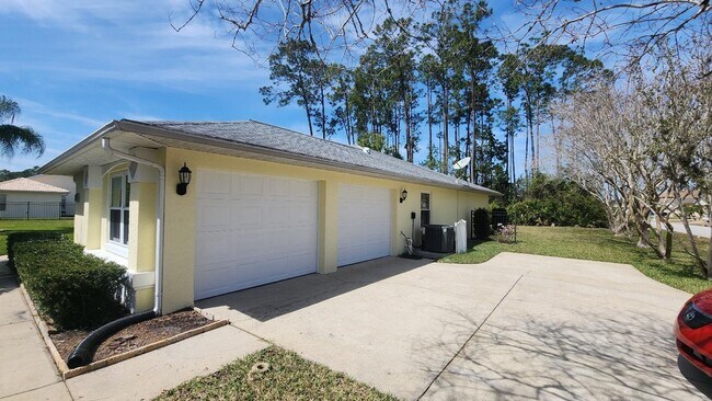 Foto del edificio - Lovely 3 Bedroom 2 Bath in desirable area ...