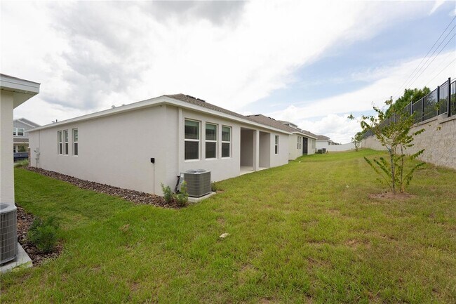 Building Photo - 2035 Rider Rain Ln