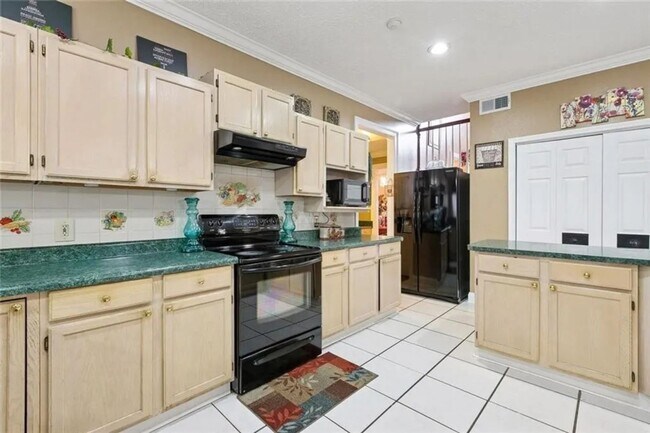 Building Photo - 2565 Kismet St