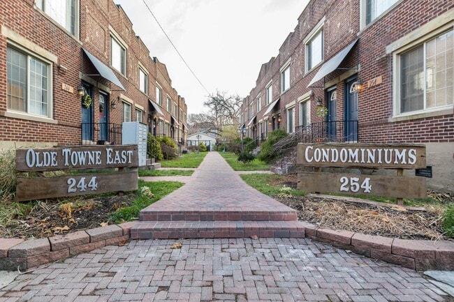 Courtyatd - 254 S Monroe Ave