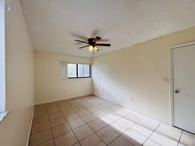 Foto del edificio - 20681 NE 4th Pl
