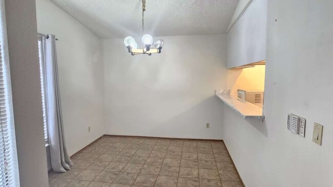 Building Photo - 814 Portugal Way