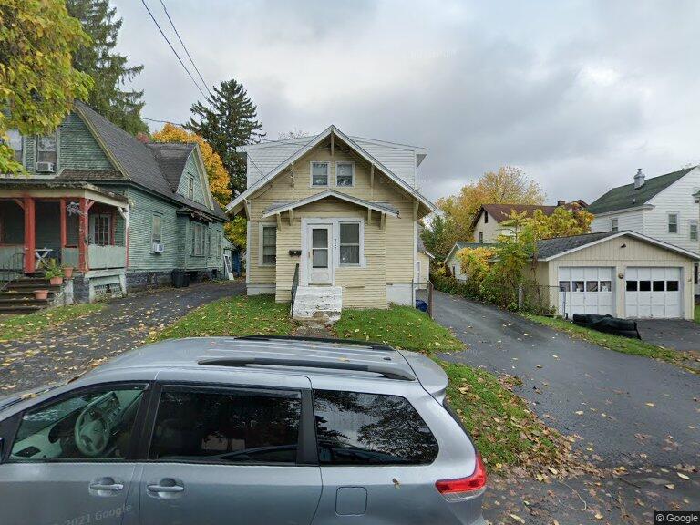 Primary Photo - 207 Sweeting St