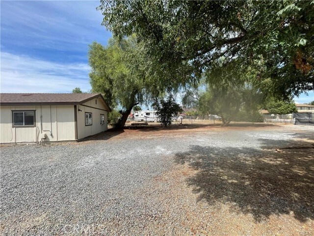 Foto del edificio - 16395 Broadway St