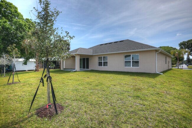 Building Photo - 661 Cavern Terrace