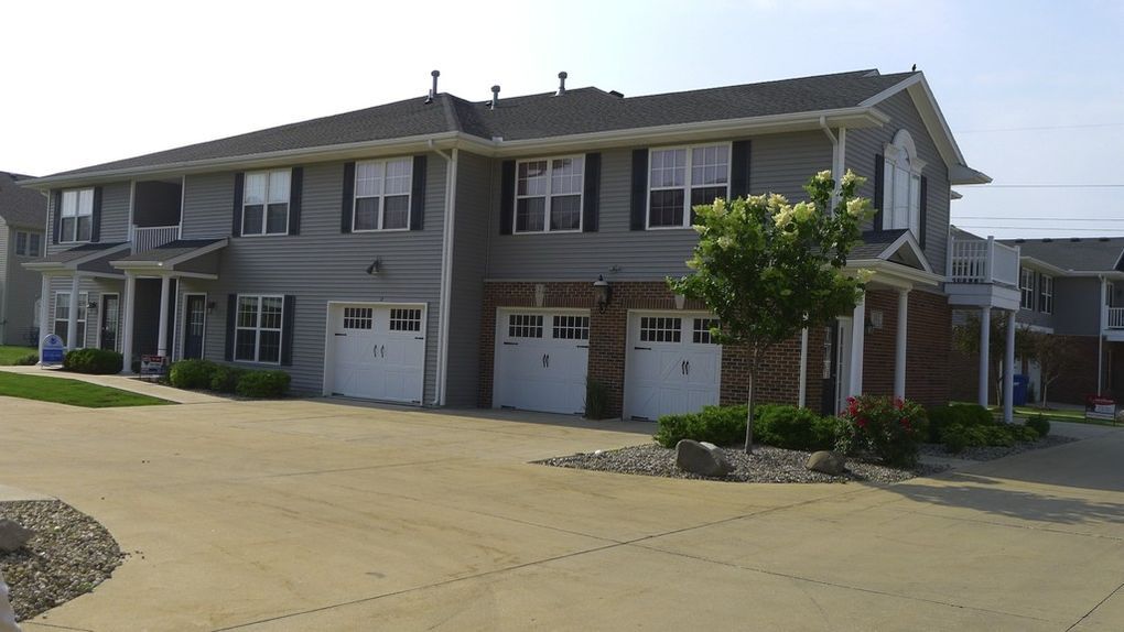 Primary Photo - 102 Essex Ln