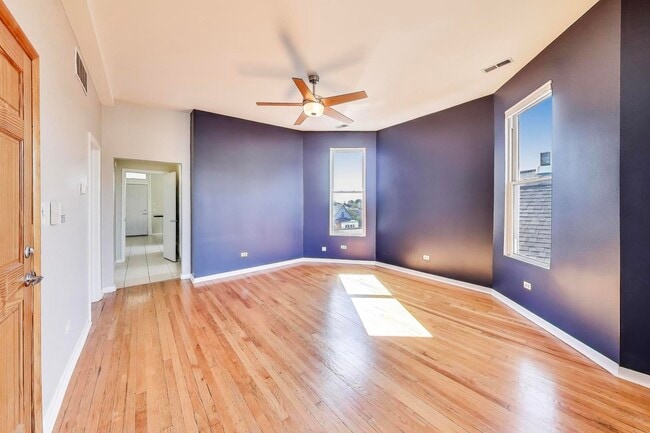 Building Photo - 2733 N Mozart St