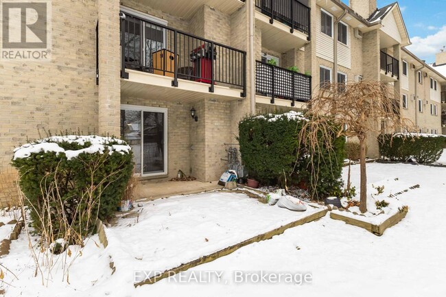 Building Photo - 725 Deveron Crescent