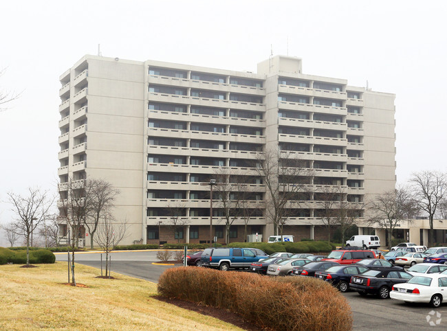 Foto del edificio - Fort Lincoln Senior Village