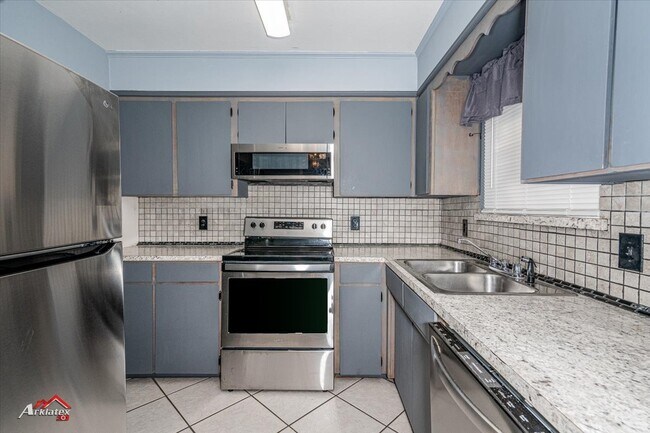 Building Photo - 4712 Longstreet Pl